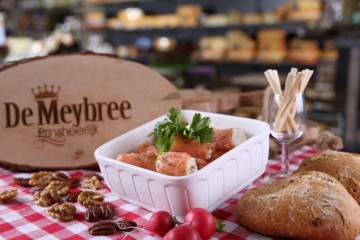 Zalmrolletjes met geitenkaas van de meybree