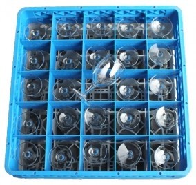 Wijn glazen in korf 25st.